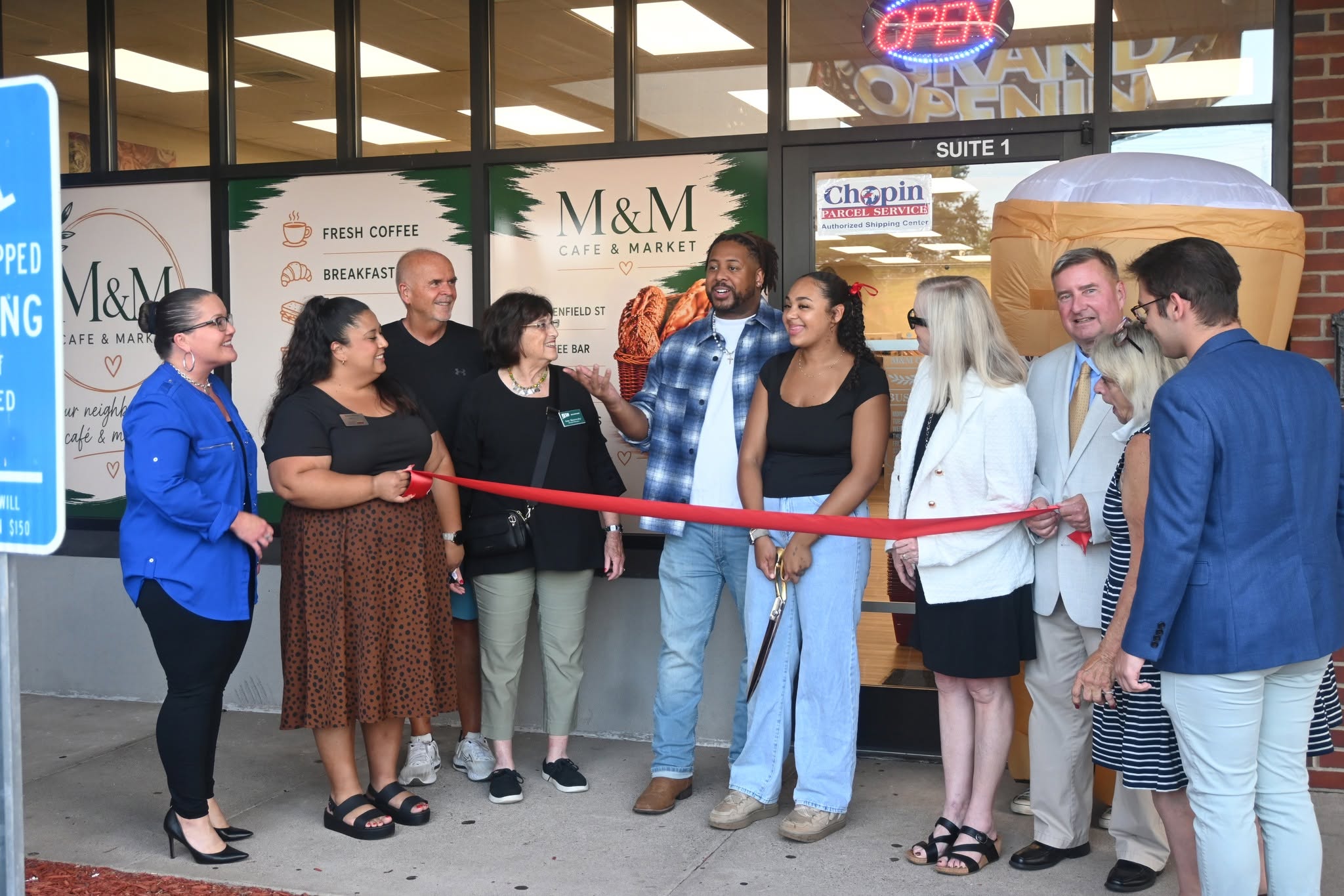 Rep. Hall, Sen. Kissel and Enfield Town Council Welcome New Business to Downtown